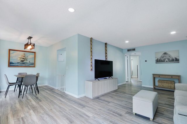 312 Southwind Drive 208, North Palm Beach, FL 33408