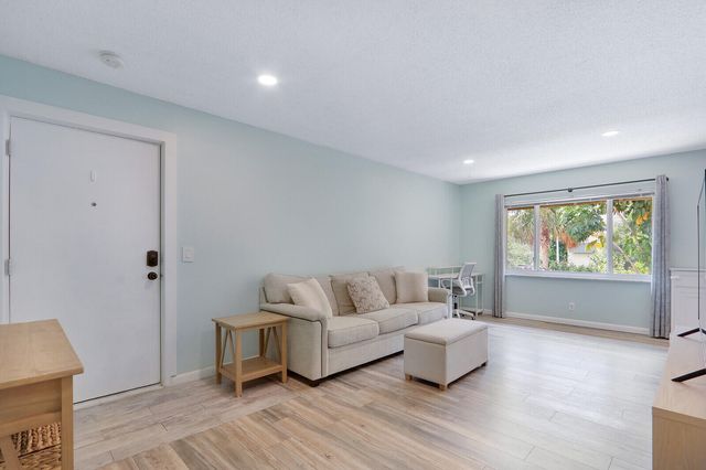 312 Southwind Drive 208, North Palm Beach, FL 33408