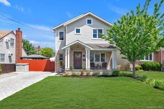 11 Koch Place, Carle Place, NY 11514