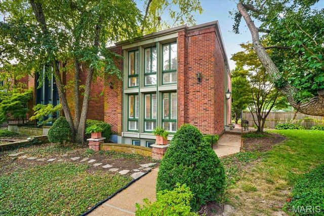 4538 Pershing Place, St Louis, MO 63108