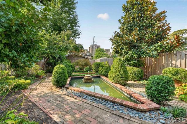 4538 Pershing Place, St Louis, MO 63108