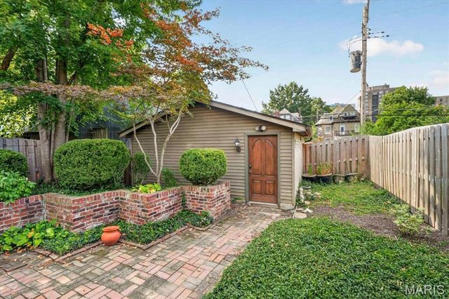 4538 Pershing Place, St Louis, MO 63108