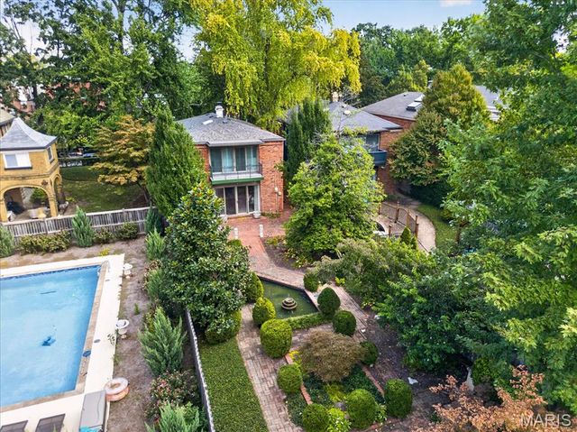 4538 Pershing Place, St Louis, MO 63108