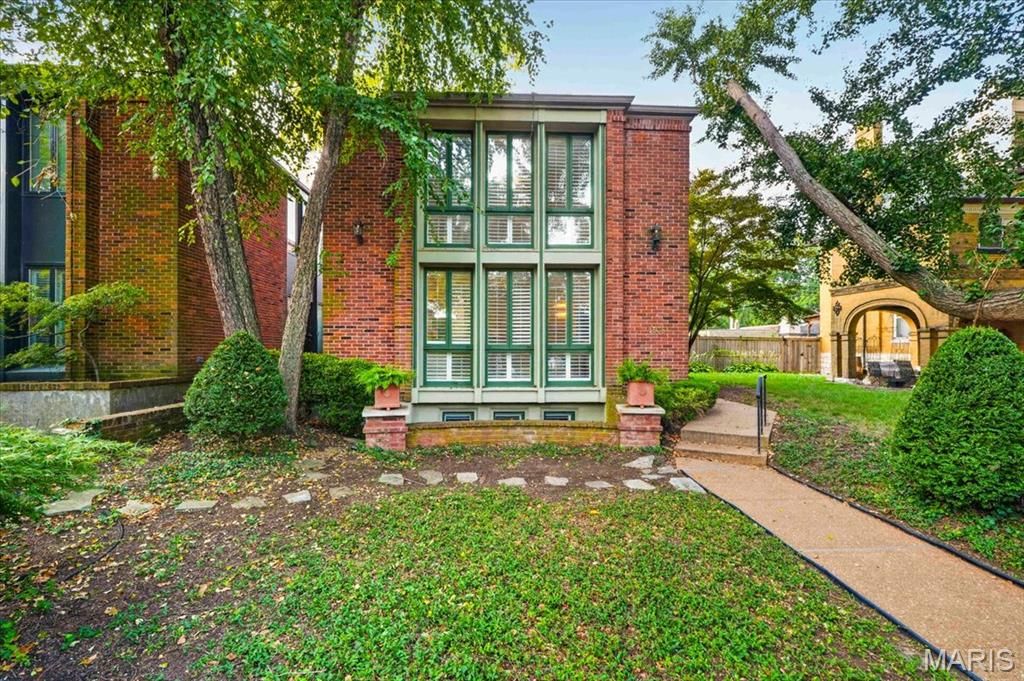 4538 Pershing Place, St Louis, MO 63108