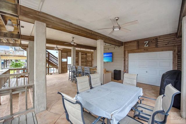 214 Bora Bora Drive, Tiki Island, TX 77554