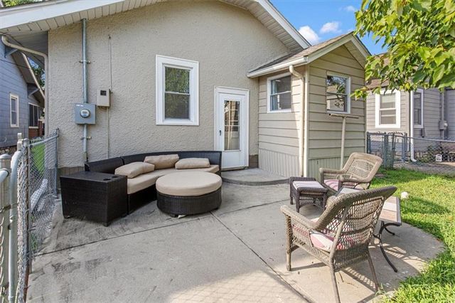 824 E 23rd Avenue, Kansas City, MO 64116
