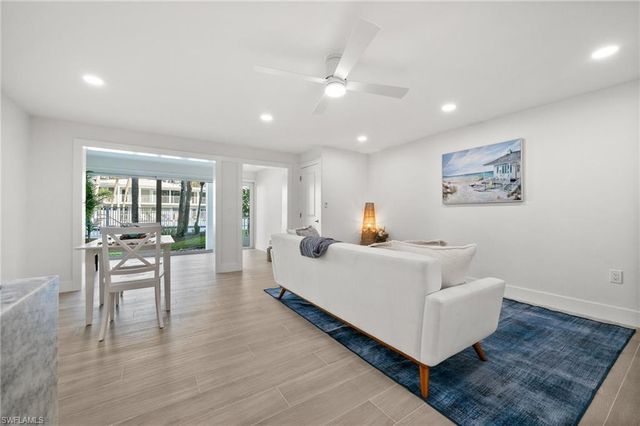 342 Harbour DR # 342, Naples, FL 34103