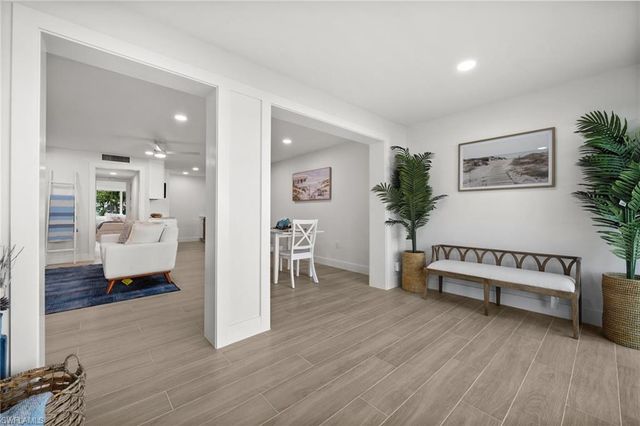 342 Harbour DR # 342, Naples, FL 34103