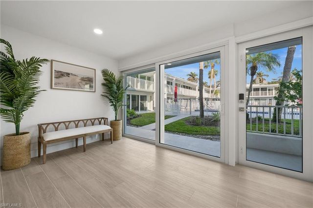 342 Harbour DR # 342, Naples, FL 34103