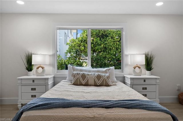 342 Harbour DR # 342, Naples, FL 34103