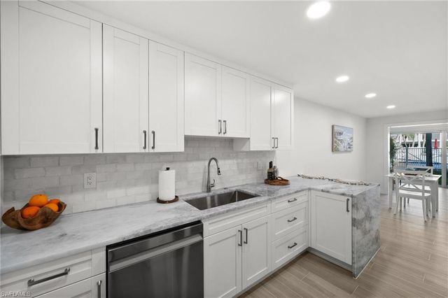 342 Harbour DR # 342, Naples, FL 34103