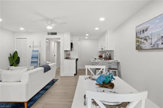 342 Harbour DR # 342, Naples, FL 34103