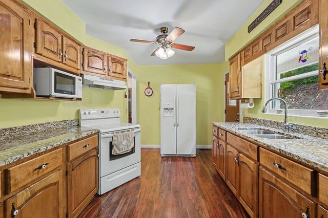 230 Rolling Acres Road, Hiawassee, GA 30546