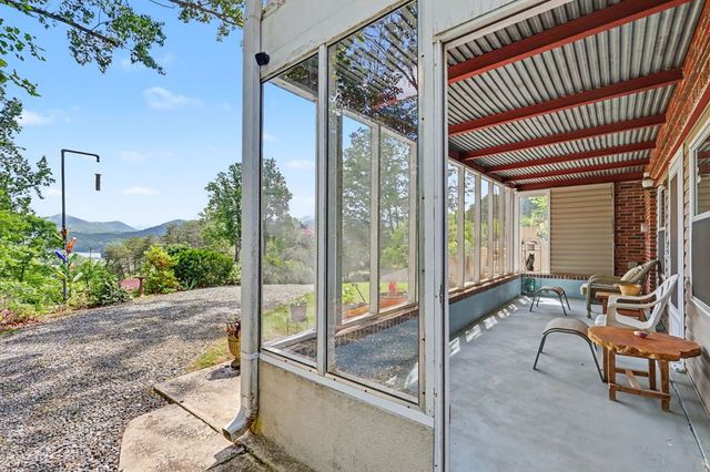 230 Rolling Acres Road, Hiawassee, GA 30546