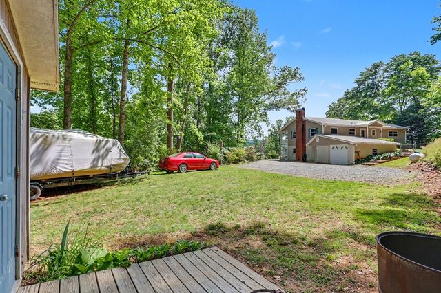 230 Rolling Acres Road, Hiawassee, GA 30546