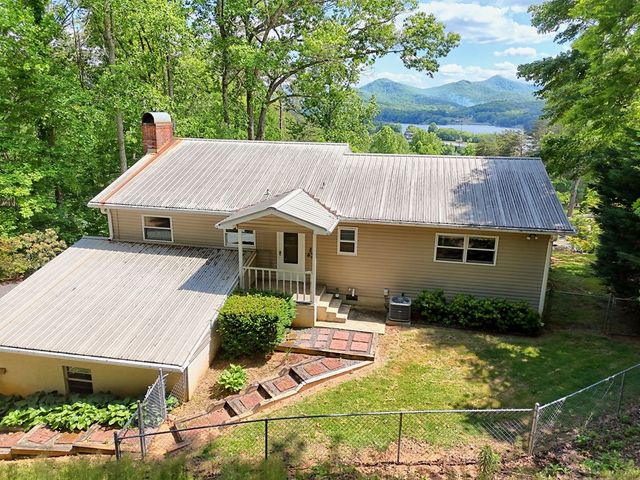 230 Rolling Acres Road, Hiawassee, GA 30546