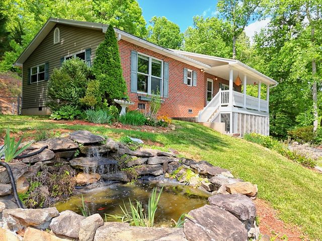 230 Rolling Acres Road, Hiawassee, GA 30546