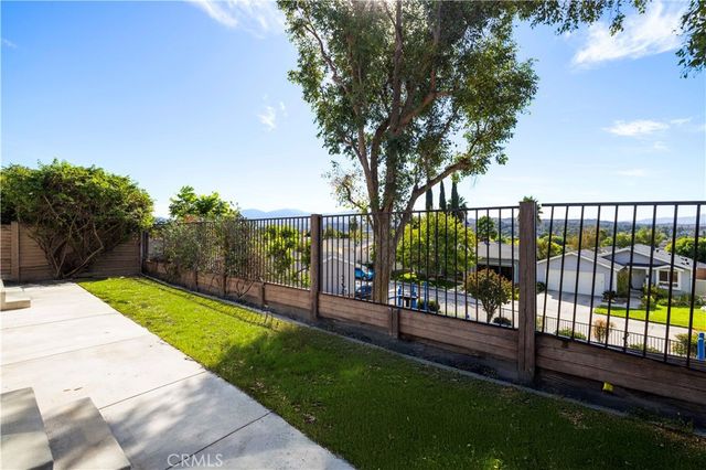 20066 Crestview, Canyon Country, CA 91351