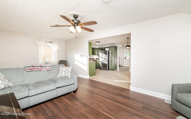 312 Chieftain Dr, Louisville, KY 40118