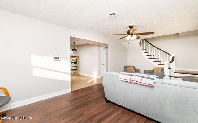 312 Chieftain Dr, Louisville, KY 40118