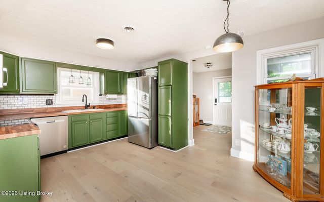 312 Chieftain Dr, Louisville, KY 40118