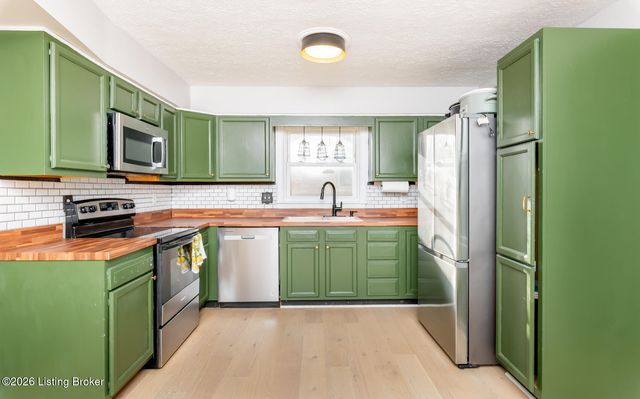 312 Chieftain Dr, Louisville, KY 40118