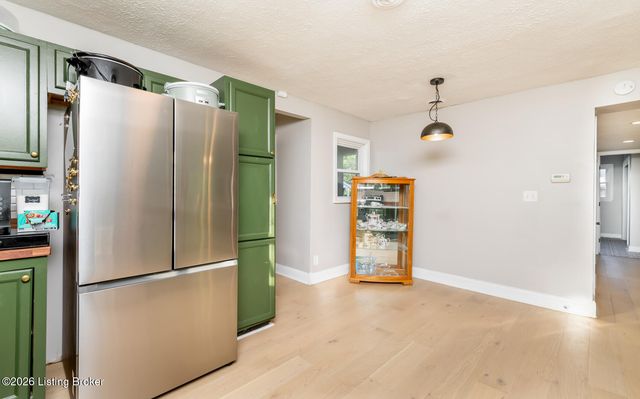 312 Chieftain Dr, Louisville, KY 40118