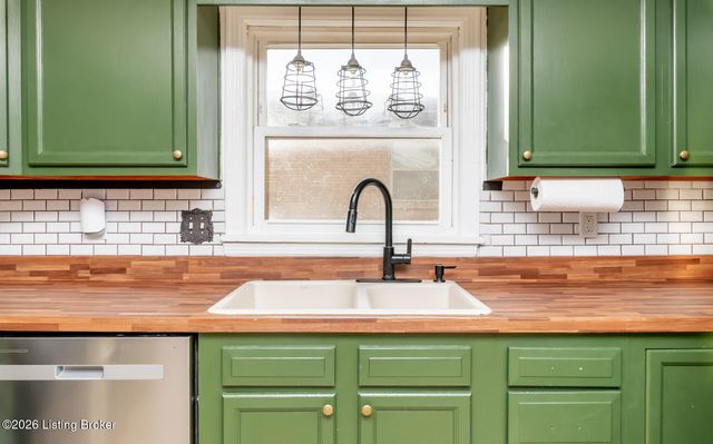 312 Chieftain Dr, Louisville, KY 40118