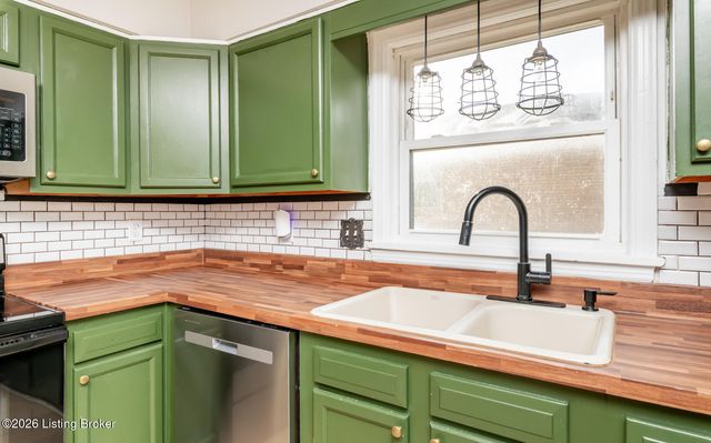 312 Chieftain Dr, Louisville, KY 40118