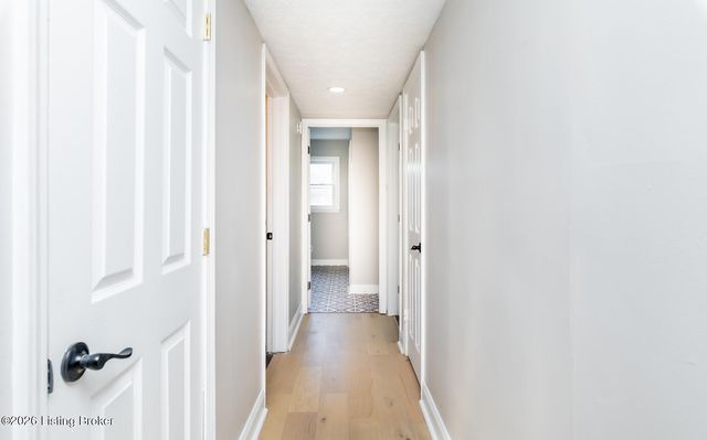 312 Chieftain Dr, Louisville, KY 40118