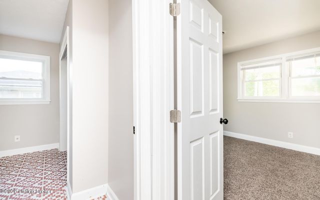 312 Chieftain Dr, Louisville, KY 40118