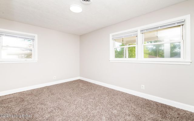 312 Chieftain Dr, Louisville, KY 40118