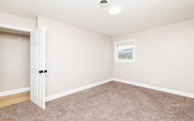 312 Chieftain Dr, Louisville, KY 40118