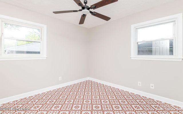 312 Chieftain Dr, Louisville, KY 40118