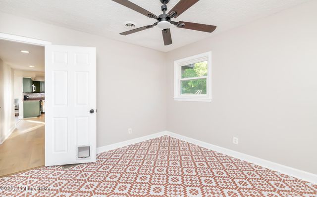 312 Chieftain Dr, Louisville, KY 40118