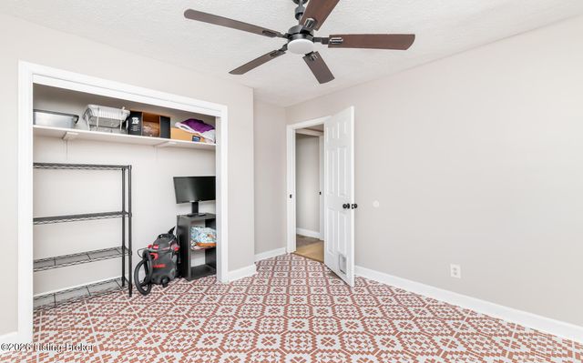 312 Chieftain Dr, Louisville, KY 40118