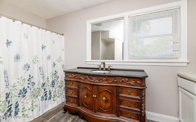 312 Chieftain Dr, Louisville, KY 40118