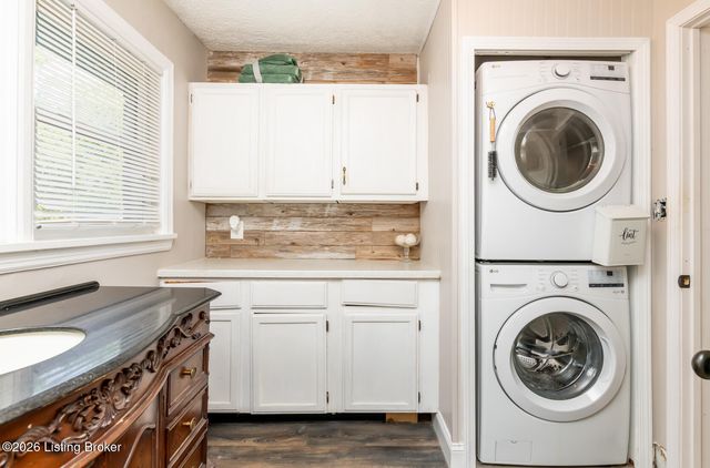 312 Chieftain Dr, Louisville, KY 40118