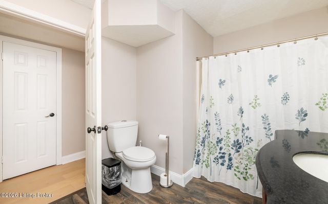 312 Chieftain Dr, Louisville, KY 40118