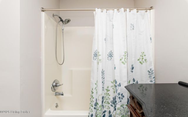 312 Chieftain Dr, Louisville, KY 40118