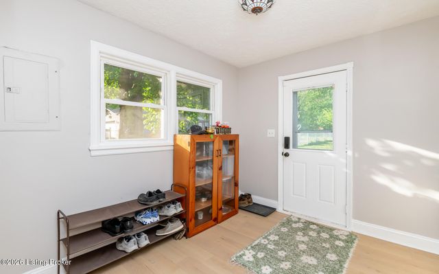 312 Chieftain Dr, Louisville, KY 40118