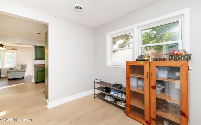 312 Chieftain Dr, Louisville, KY 40118