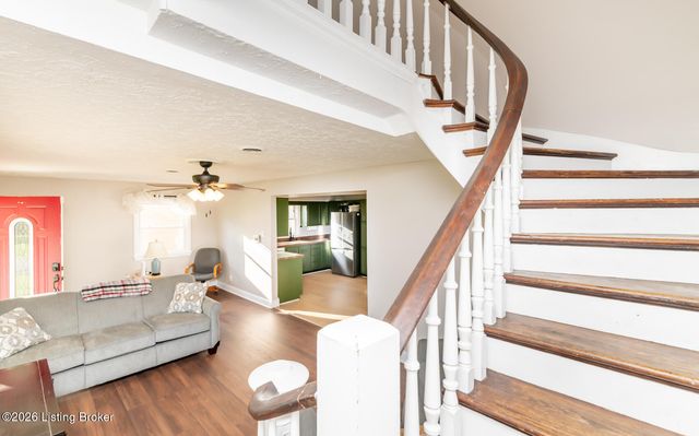 312 Chieftain Dr, Louisville, KY 40118