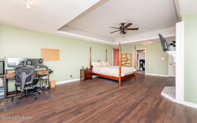 312 Chieftain Dr, Louisville, KY 40118