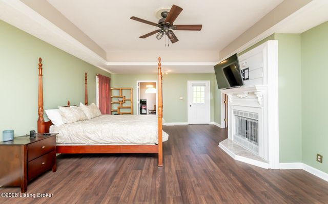 312 Chieftain Dr, Louisville, KY 40118