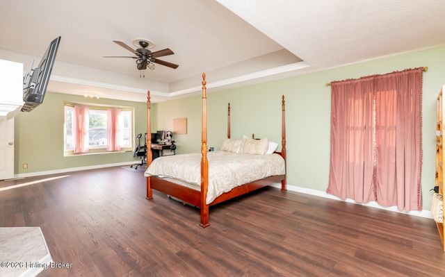 312 Chieftain Dr, Louisville, KY 40118