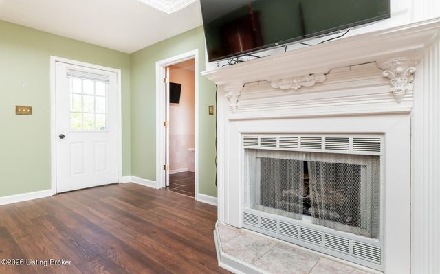 312 Chieftain Dr, Louisville, KY 40118