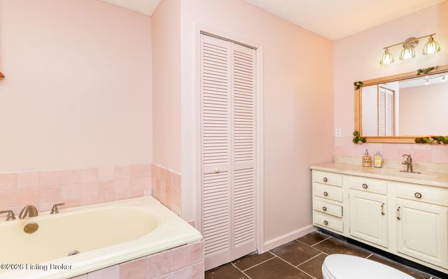 312 Chieftain Dr, Louisville, KY 40118