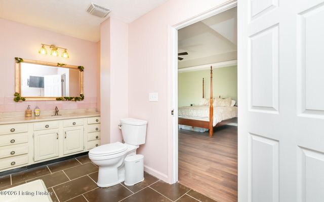 312 Chieftain Dr, Louisville, KY 40118