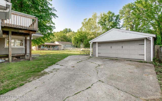 312 Chieftain Dr, Louisville, KY 40118